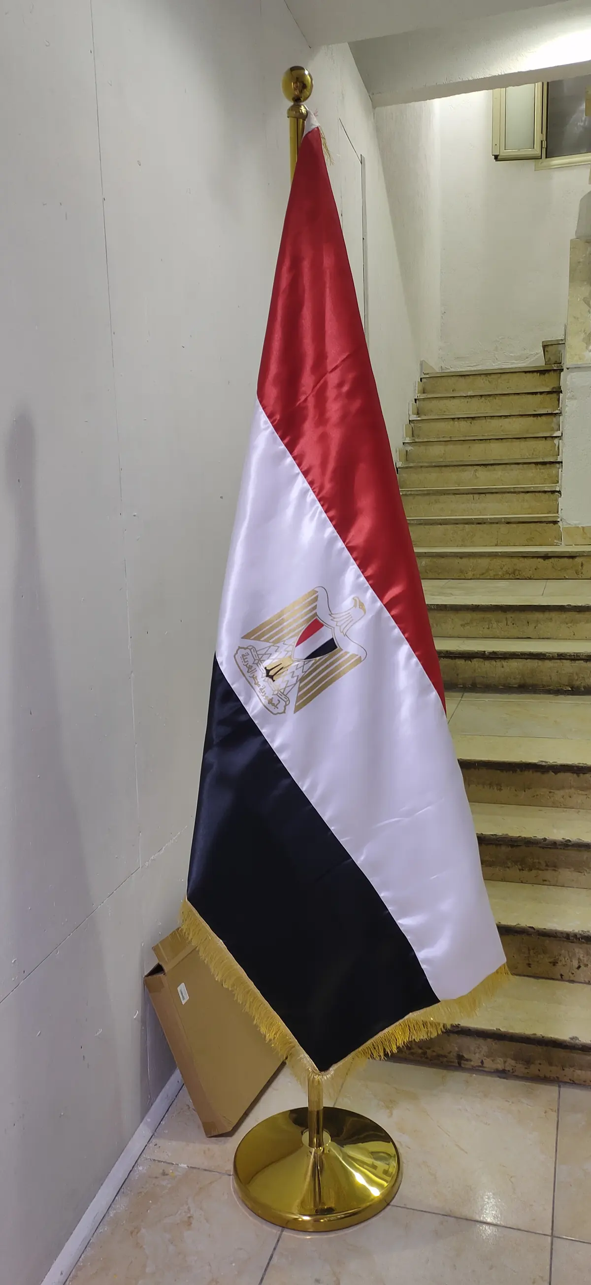 لقطة مقربة: القاعدة النحاسية والشراشيب