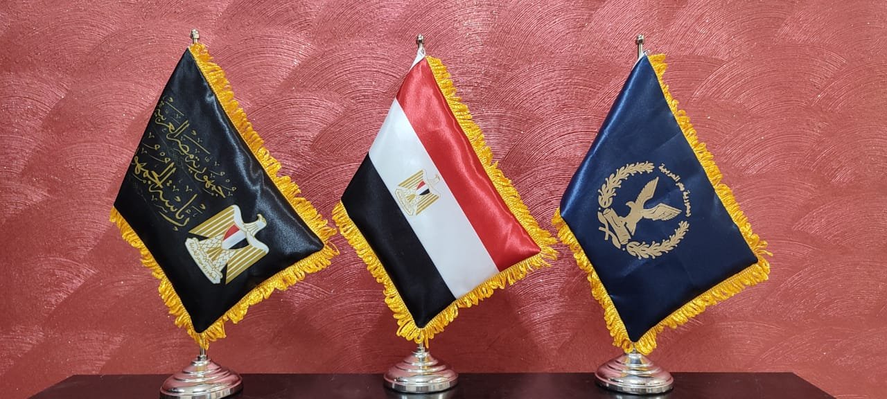 أعلام دول في صالة استقبال